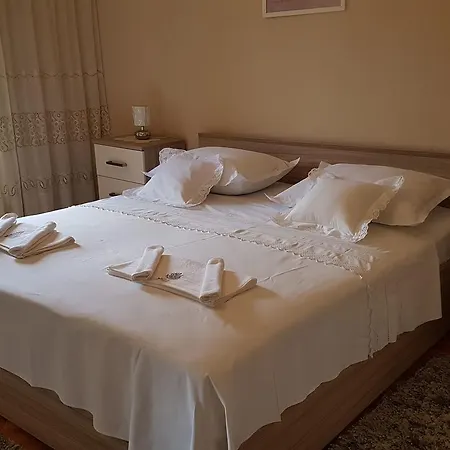 Cari? * Jelsa (Hvar)